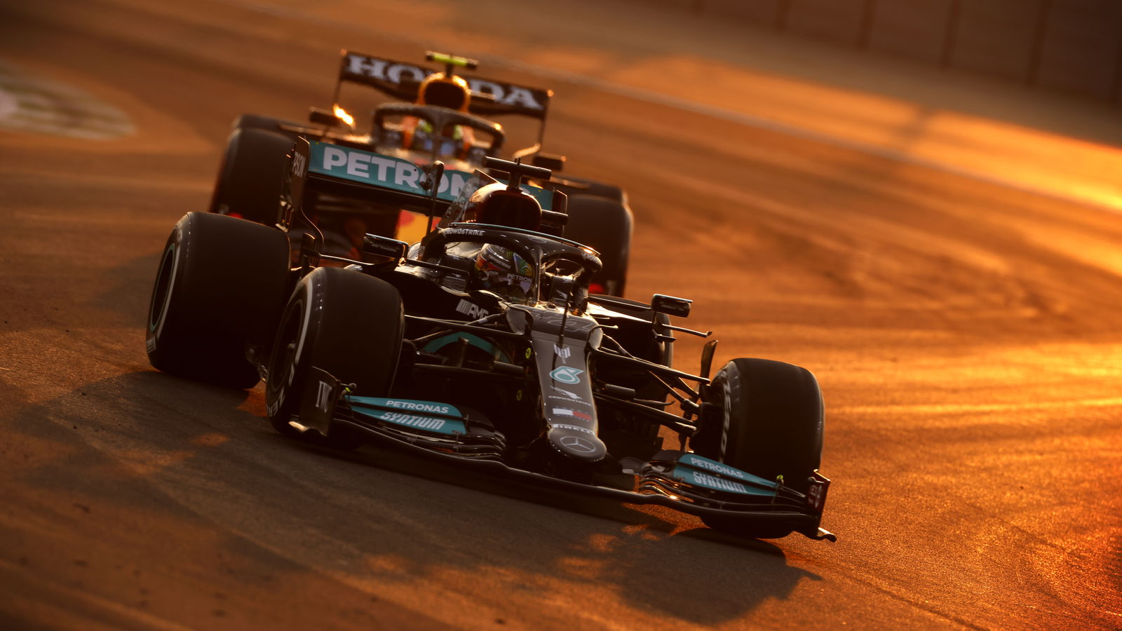 F1 GP Arab Saudi: Bisakah Red Bull Maksimalkan Kelemahan Mercedes?
