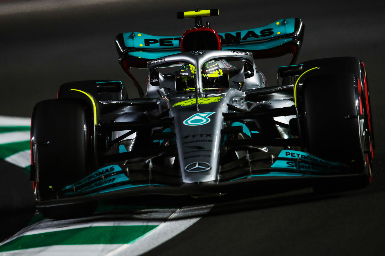 F1 GP Arab Saudi: Perez Kalahkan Ferrari untuk Pole Pertamanya