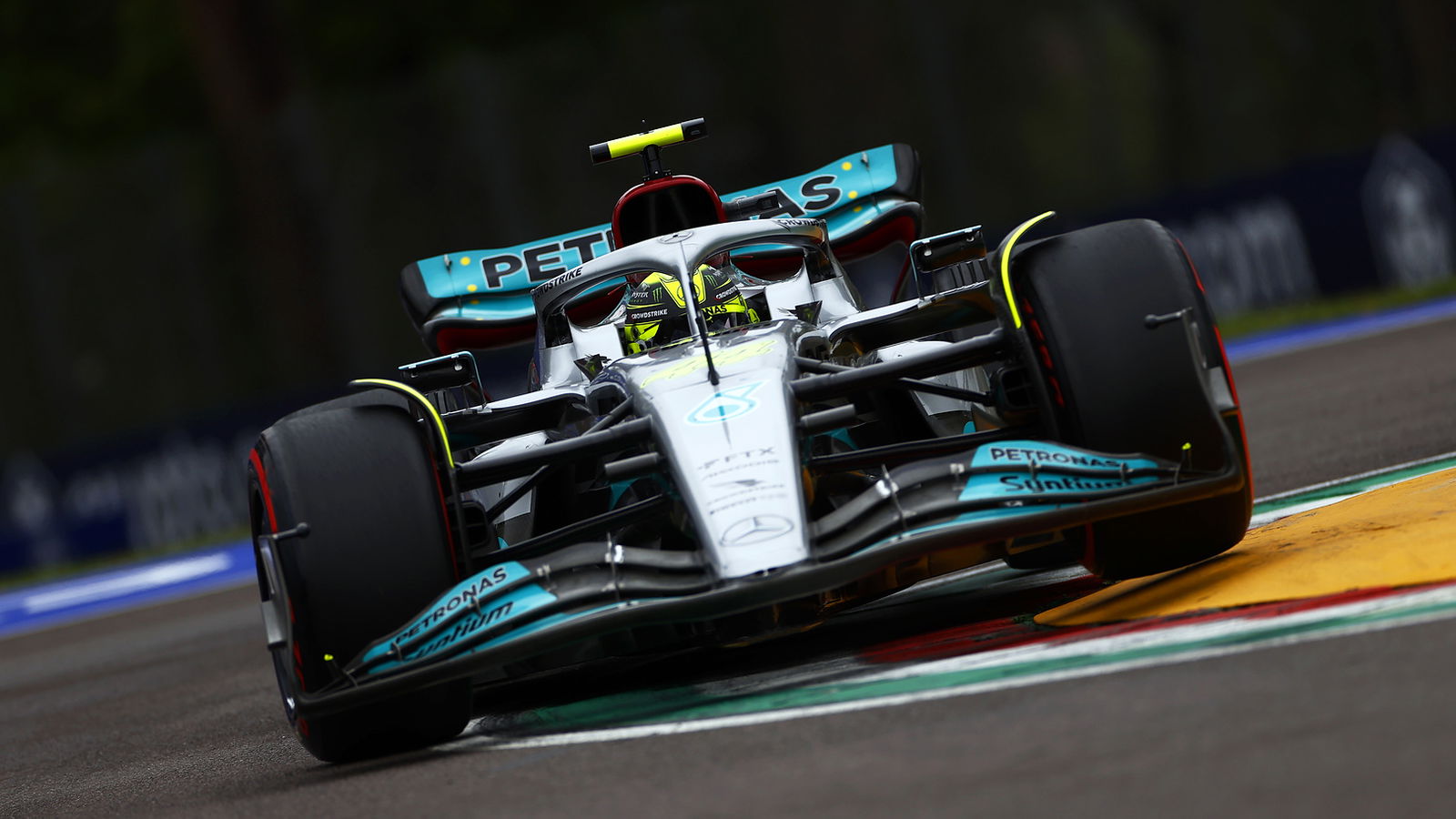 ‘We haven’t got it right’ - Hamilton admits Mercedes not in title fight