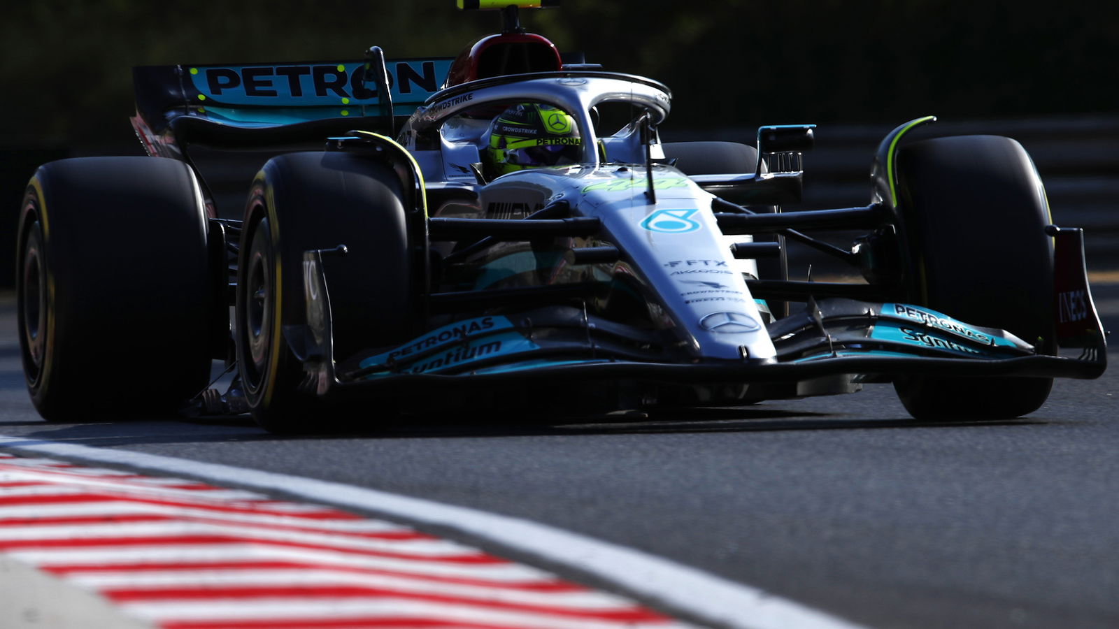 Eksperimen Setup Mobil Buat Mercedes Tertinggal pada FP2