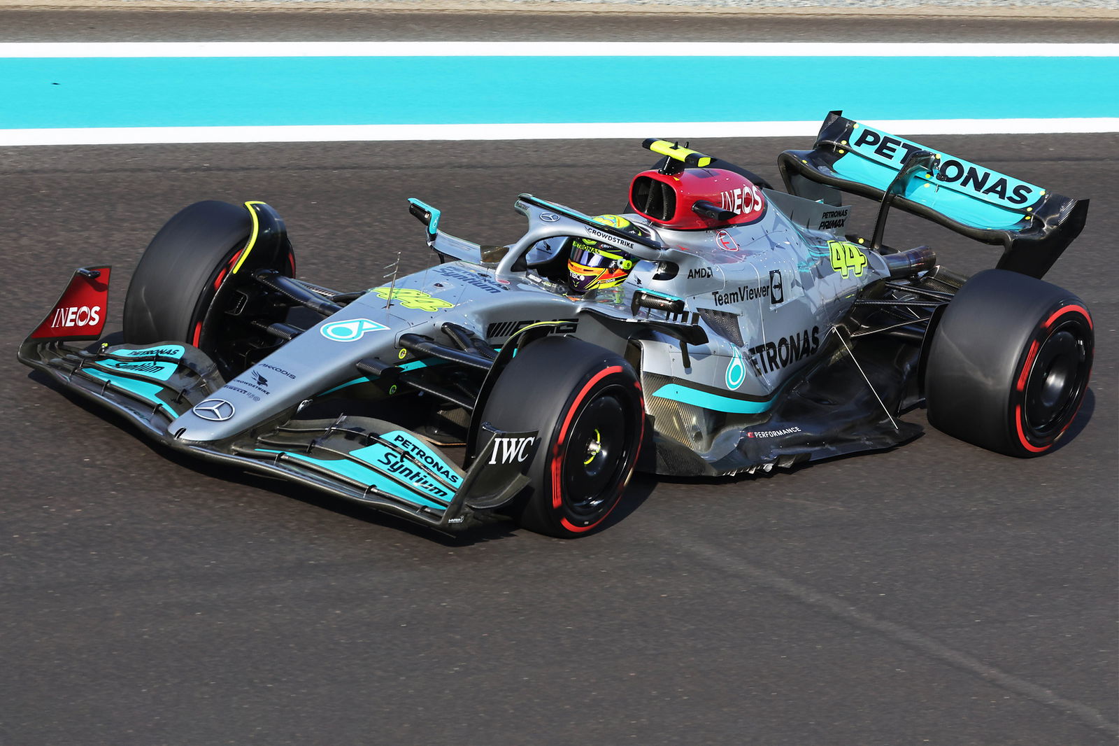 “One to put in the toilet” - Wolff explains Mercedes’ setup gamble