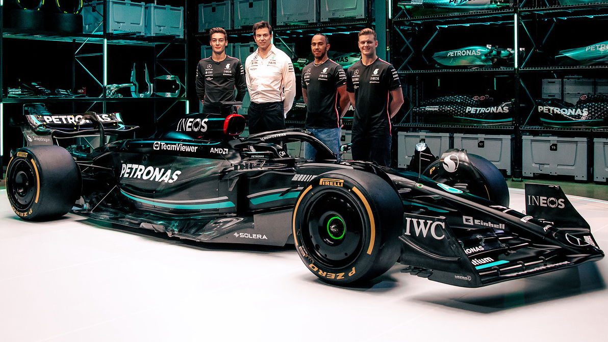 Hamilton hails Mercedes for 'not being a team that copies'