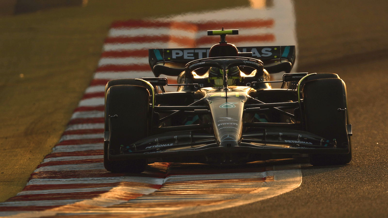 Explaining Mercedes’ curious lack of straightline speed in F1 testing
