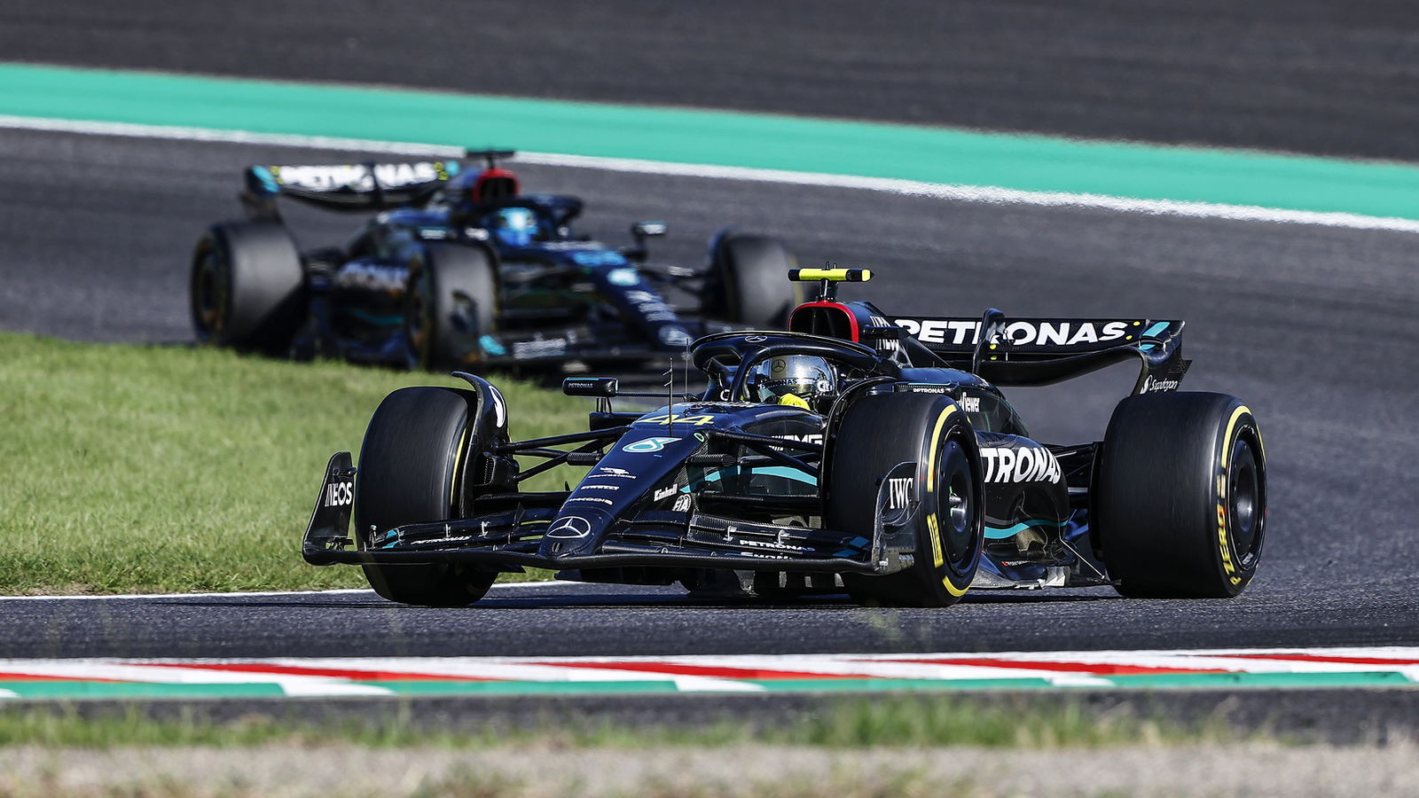Sky F1 pundits observe “needle” between Mercedes drivers with Russell “smarting”