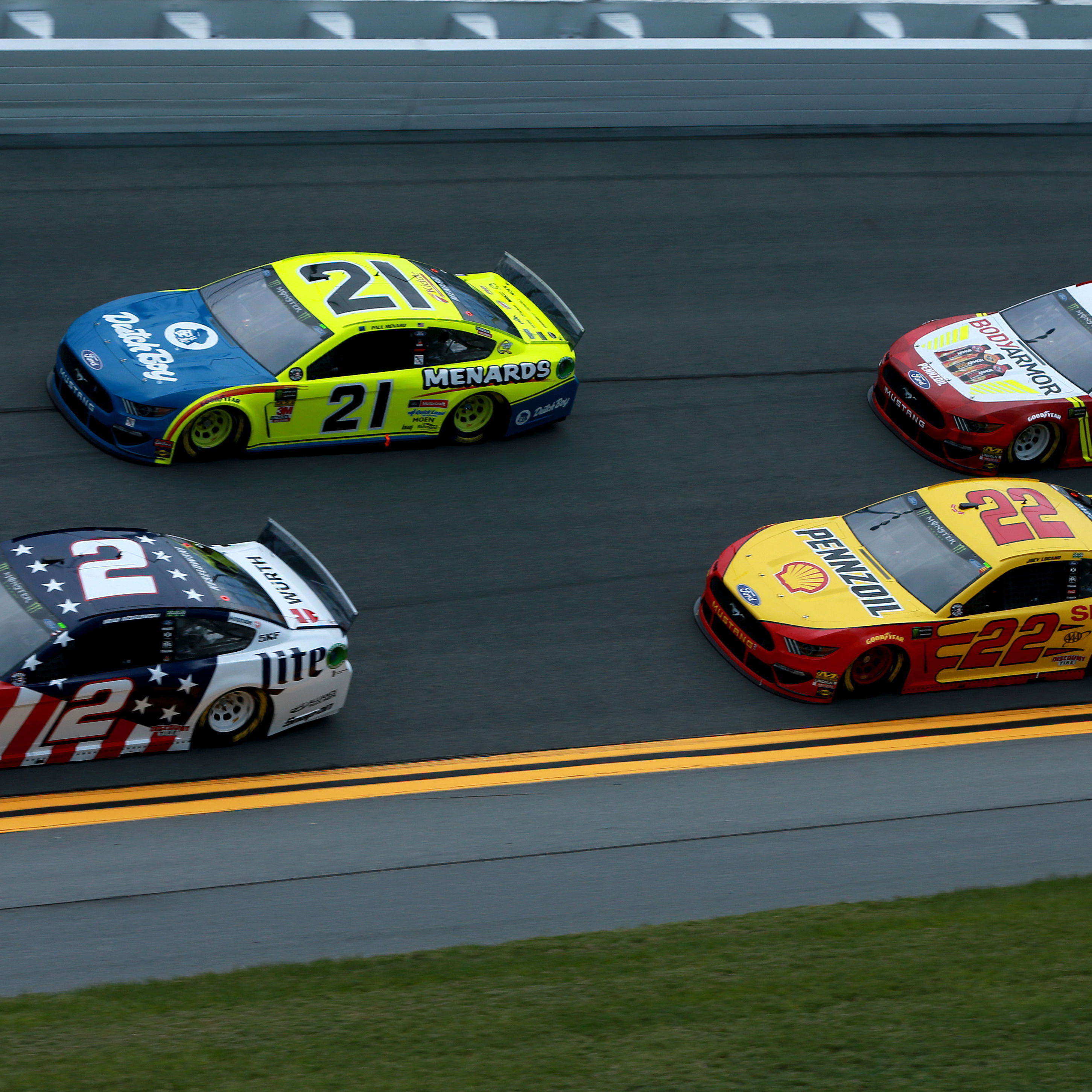 Ryan Blaney mengungguli Chase Elliott untuk pole Phoenix