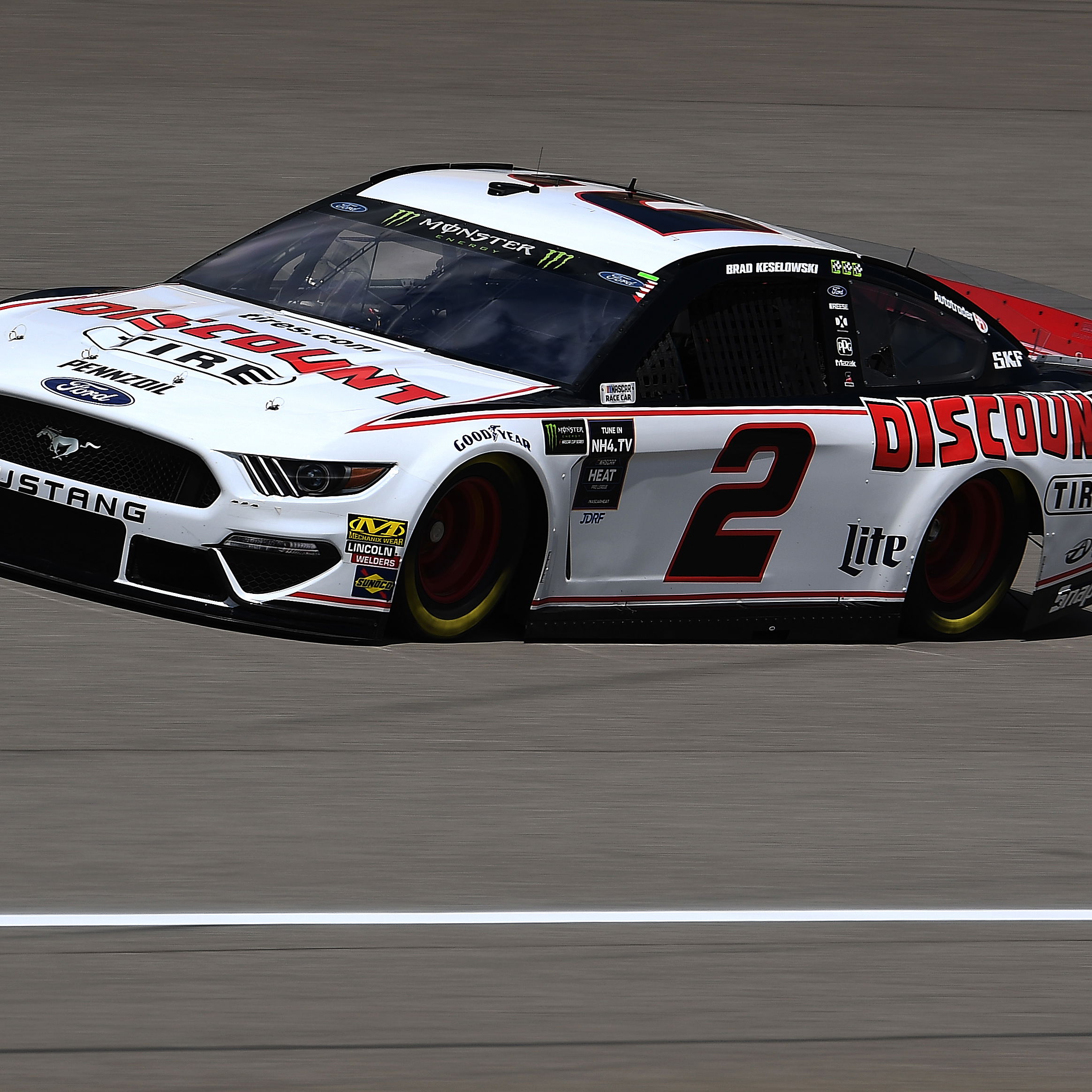 Ryan Blaney mengungguli Chase Elliott untuk pole Phoenix