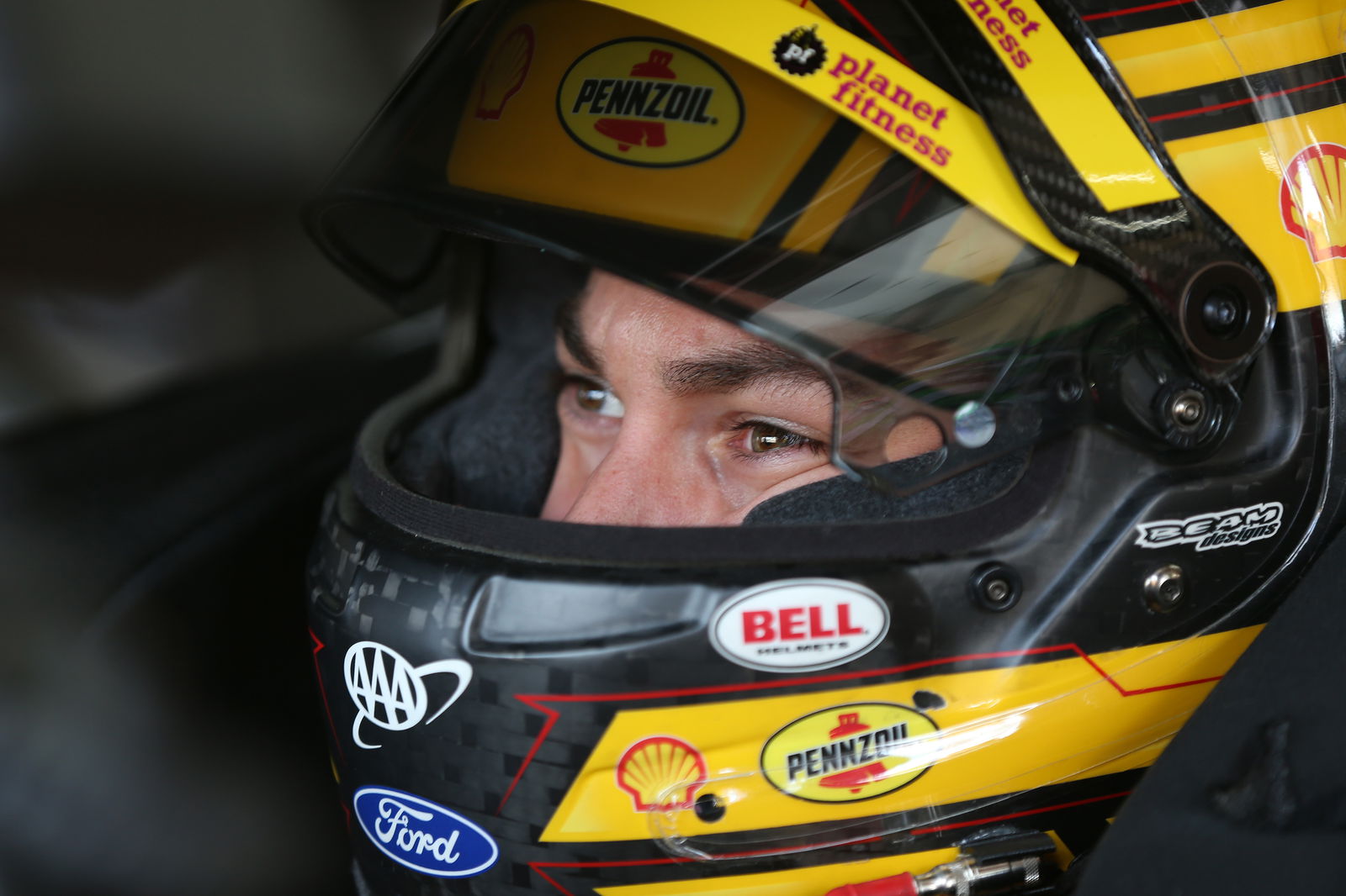 Kevin Harvick stretches fuel to take Michigan victory
