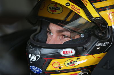 Kevin Harvick mengulurkan bahan bakar untuk membawa kemenangan Michigan