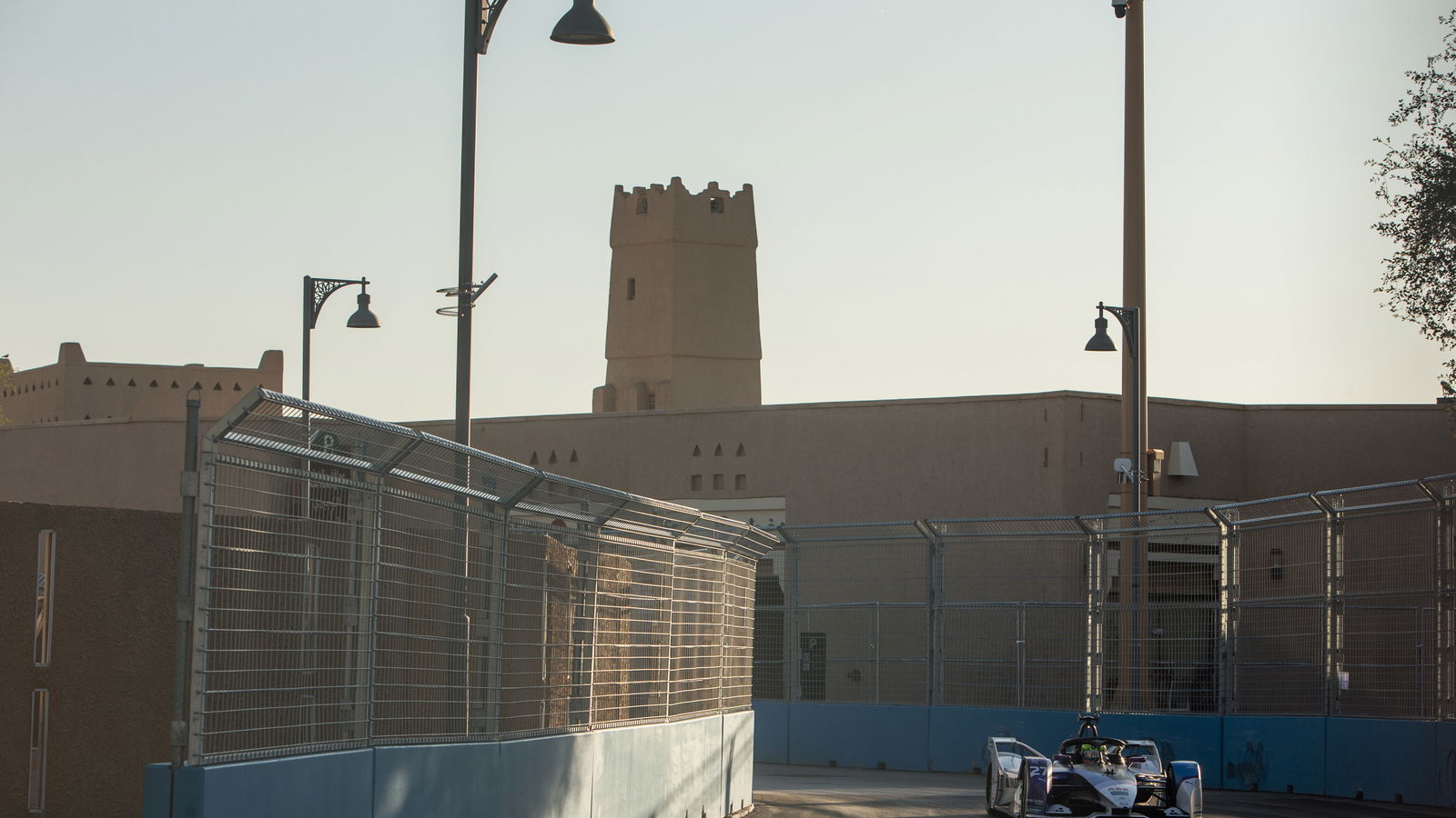 Sims on pole, Mercedes 2-3 for Diriyah Formula E opener
