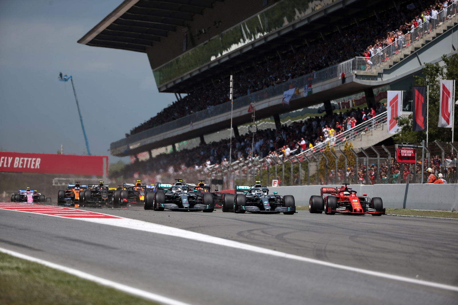 Magnussen leads morning of second Spain F1 test day
