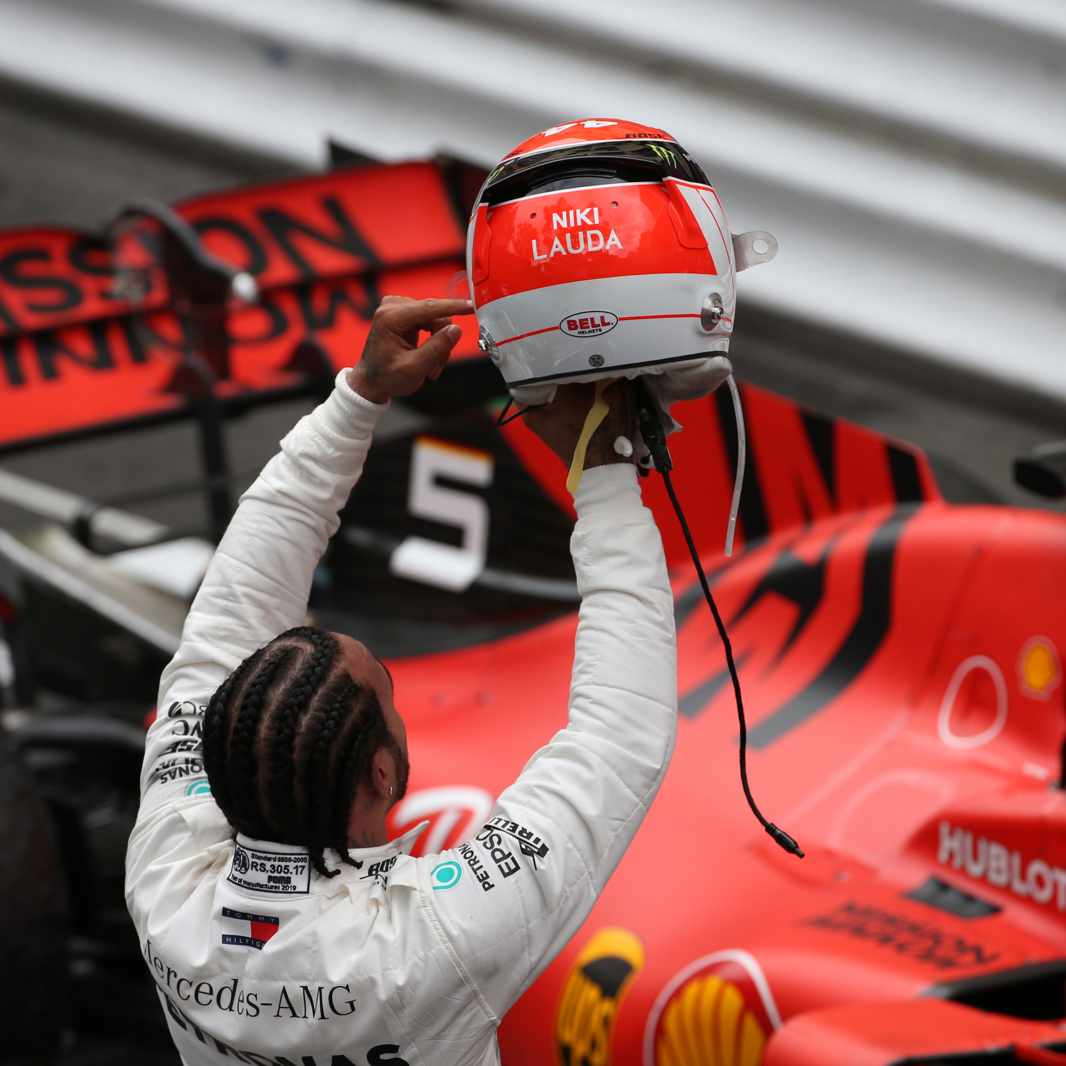 F1 confirms minute's silence, red cap tribute to Lauda