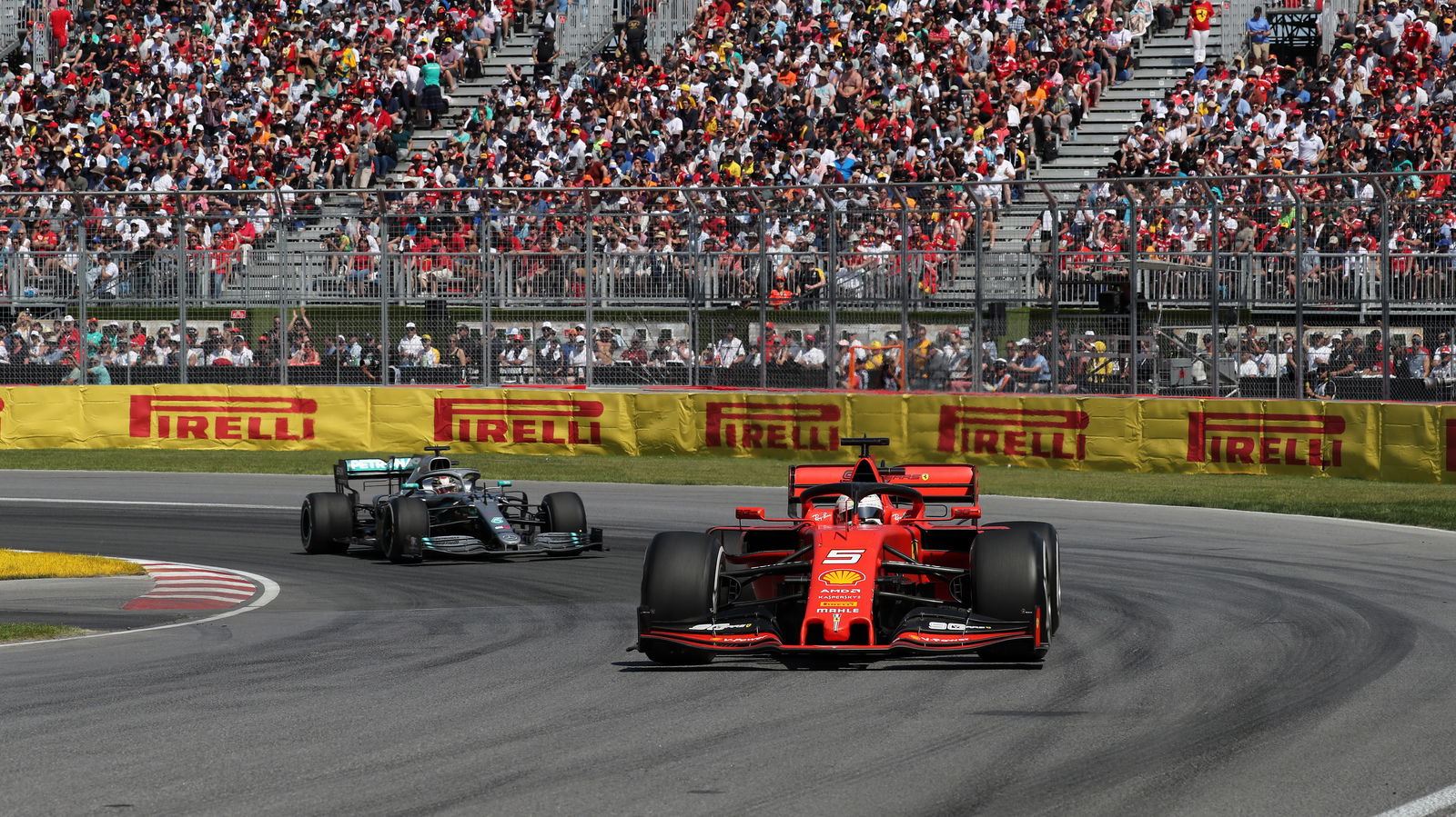 Ferrari memiliki mode mesin F1 yang tidak dimiliki Mercedes - Hamilton