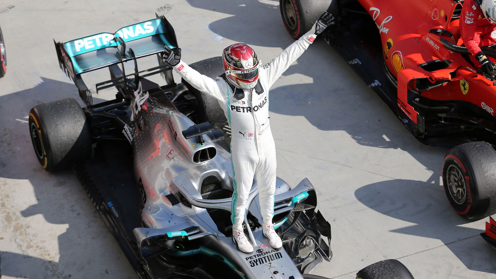 Hamilton 'tidak bisa menghitung' keputusan untuk beralih ke dua-stop
