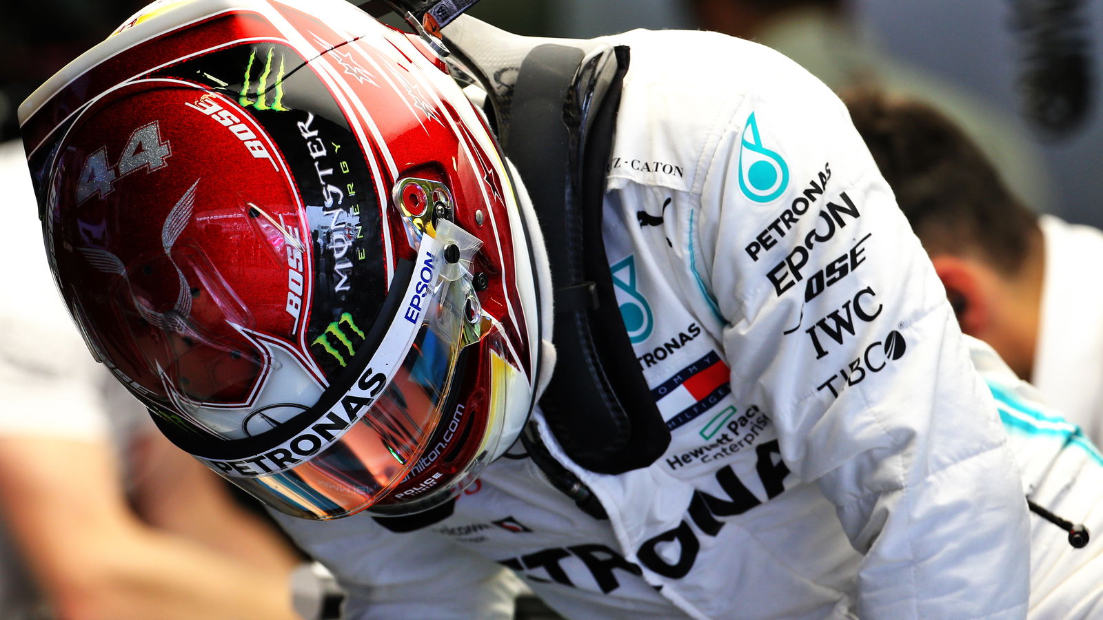 Hamilton mengecam aturan desain helm F1 