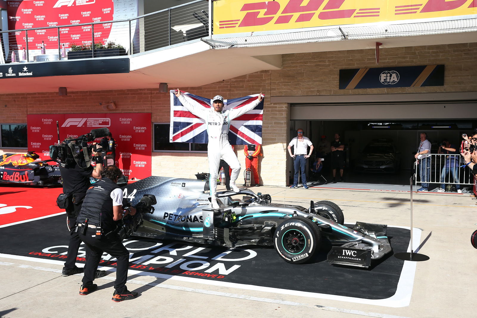 Bottas makes late pass for US GP victory as Hamilton clinches title