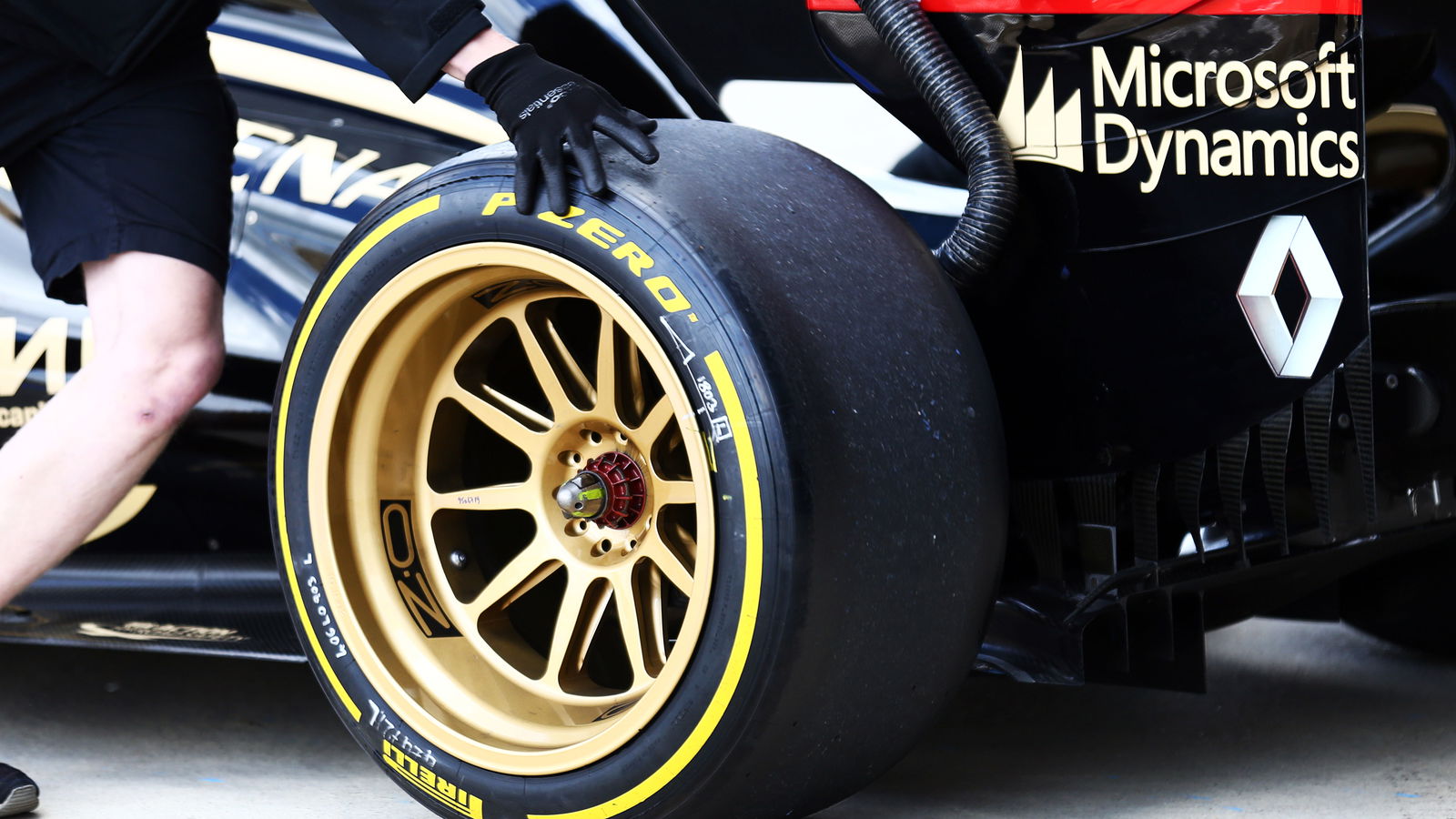 F1 akan beralih ke roda 18 inci, ban selimut ban pada 2021