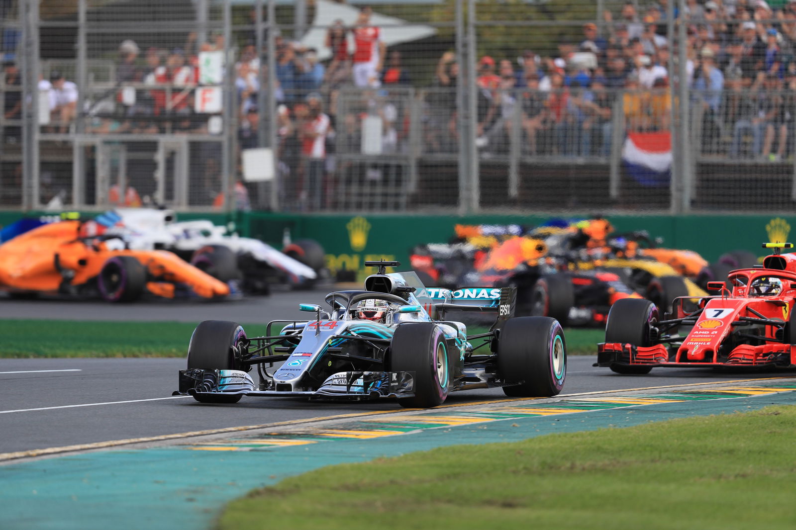 Rosberg mendukung Bottas untuk 'cukup mengganggu' Hamilton