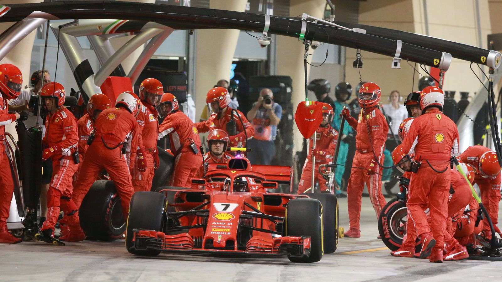 Mekanik Ferrari F1 yang cedera kembali untuk musim 2019
