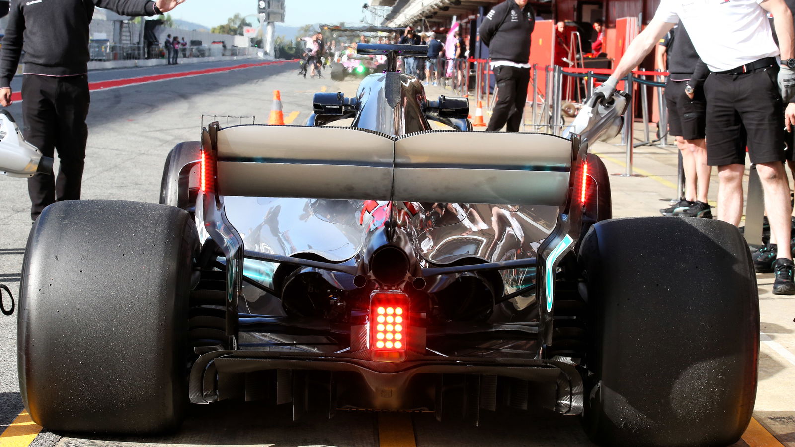 F1 cars to use rear endplate rain lights from 2019