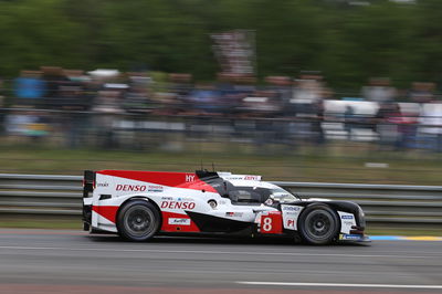 Buemi pulls clear in opening hour at Le Mans