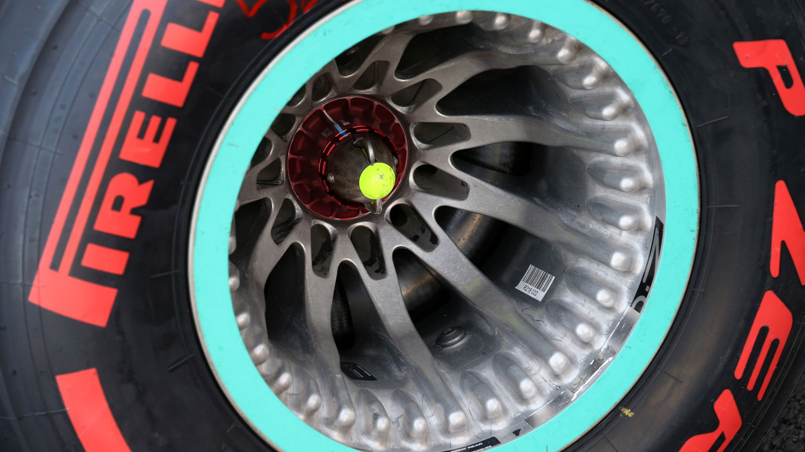 Mercedes cleared by FIA to use new rear wheel design