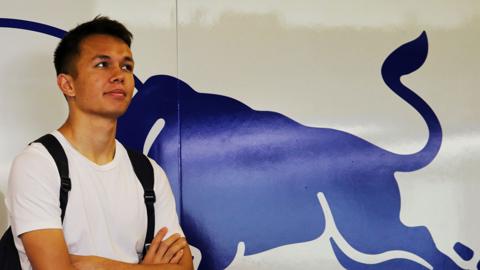 Albon pays half-tribute to Rossi with F1 number