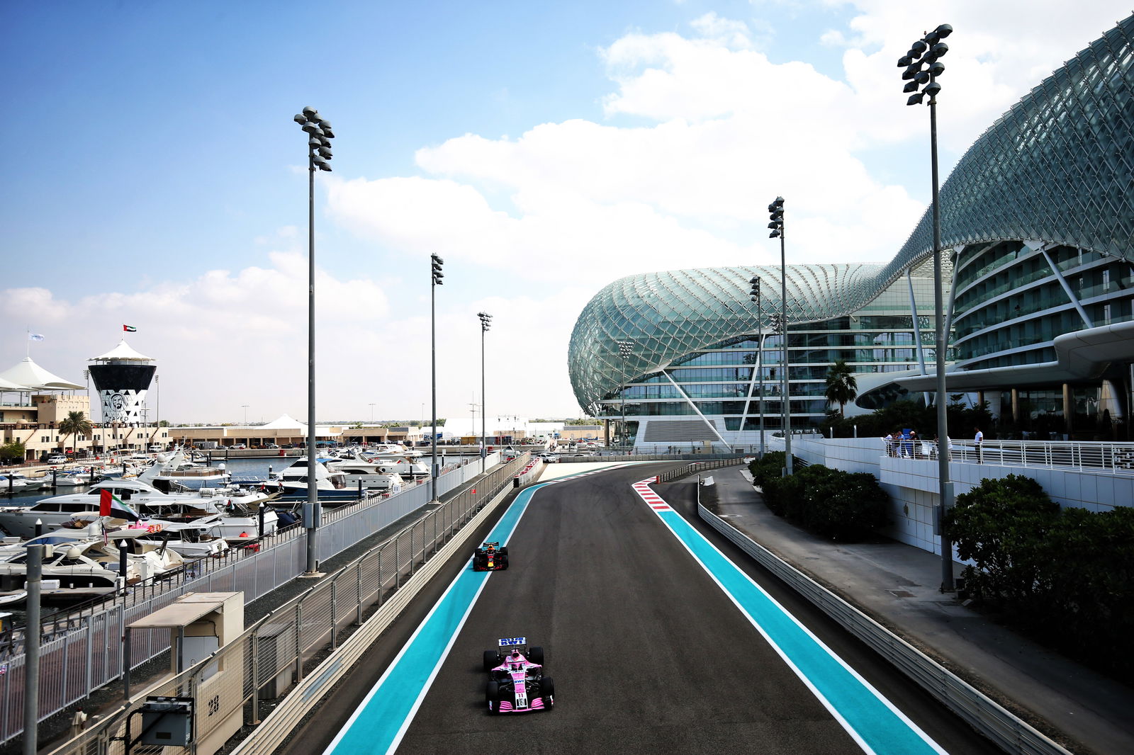 Vettel berada di puncak tes Abu Dhabi hari pertama setelah kecelakaan