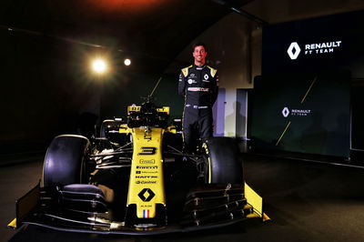 Ricciardo completes first Renault F1 run