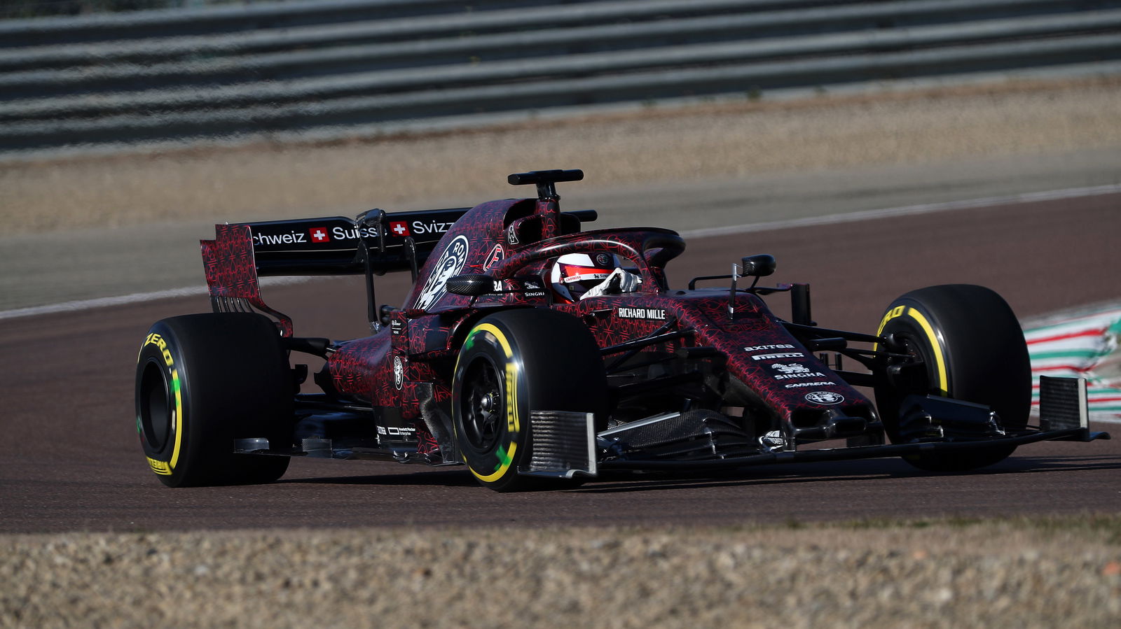 Raikkonen mendebutkan mobil F1 Alfa Romeo 2019