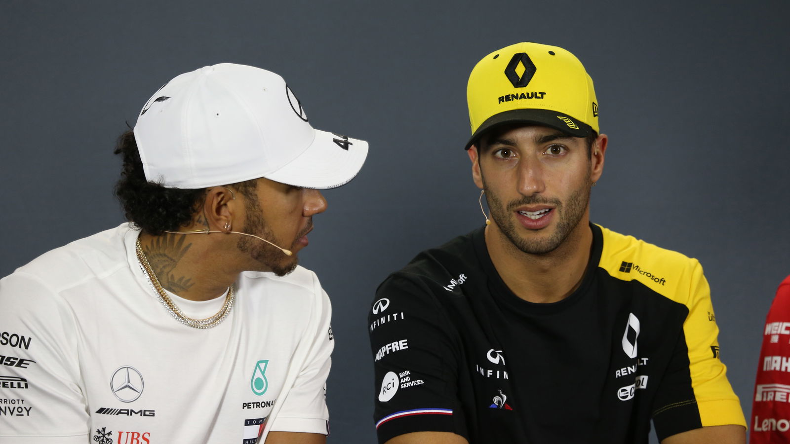Ricciardo menyerukan rasa hormat yang lebih besar setelah Hamilton menerjang sorakan