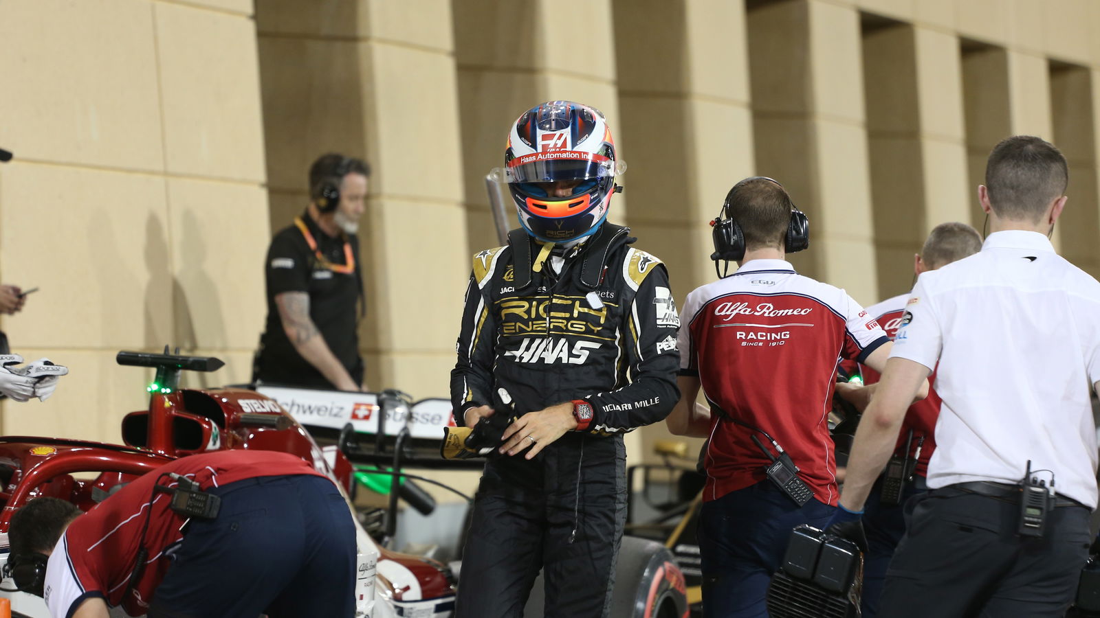 Grosjean menyerahkan grid drop tiga tempat untuk blok Norris