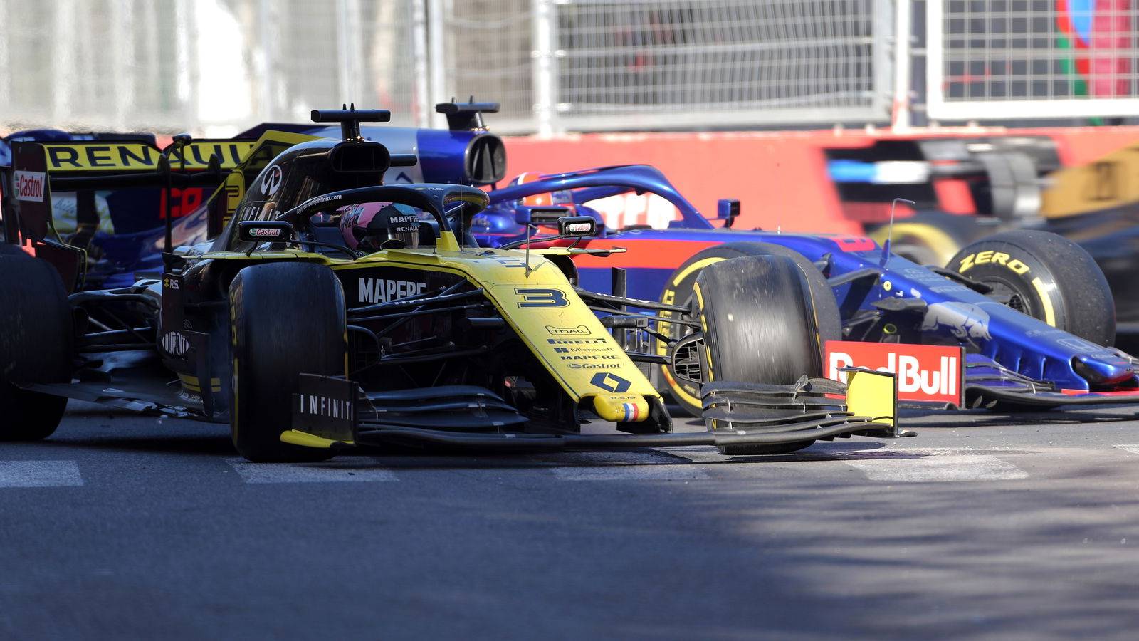 Ricciardo mengkhawatirkan respons Renault terhadap kecelakaan balik Baku