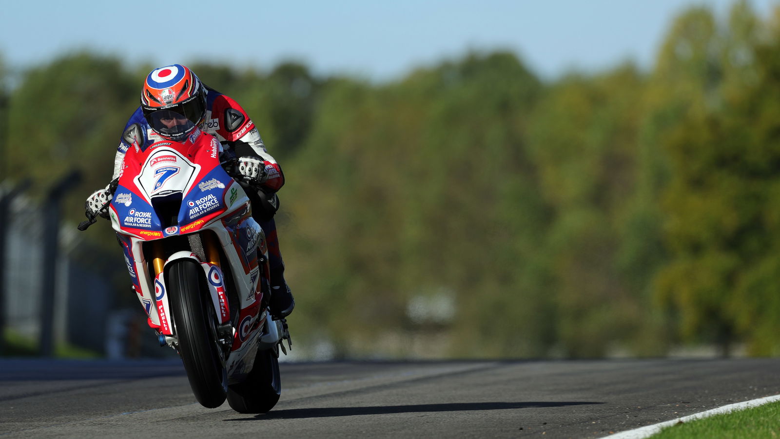 RAF Regular & Reserve Kawasaki retains Vickers