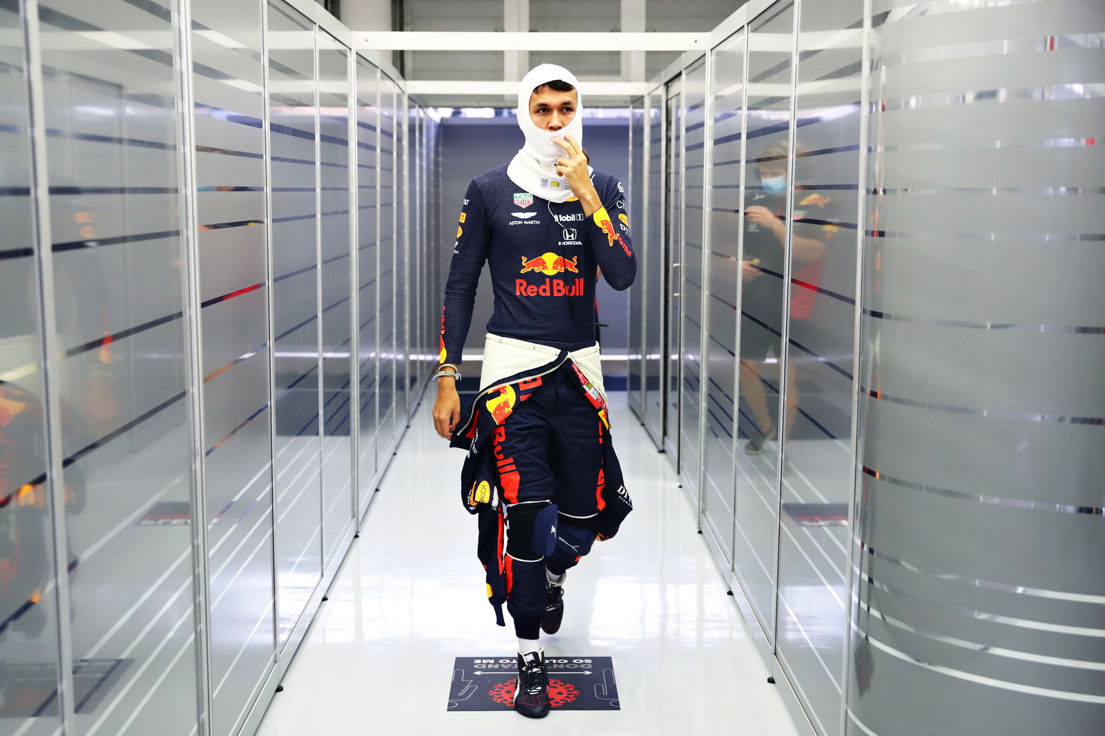 Hamilton tops F1 Bahrain GP FP2 disrupted by Albon shunt and stray dog