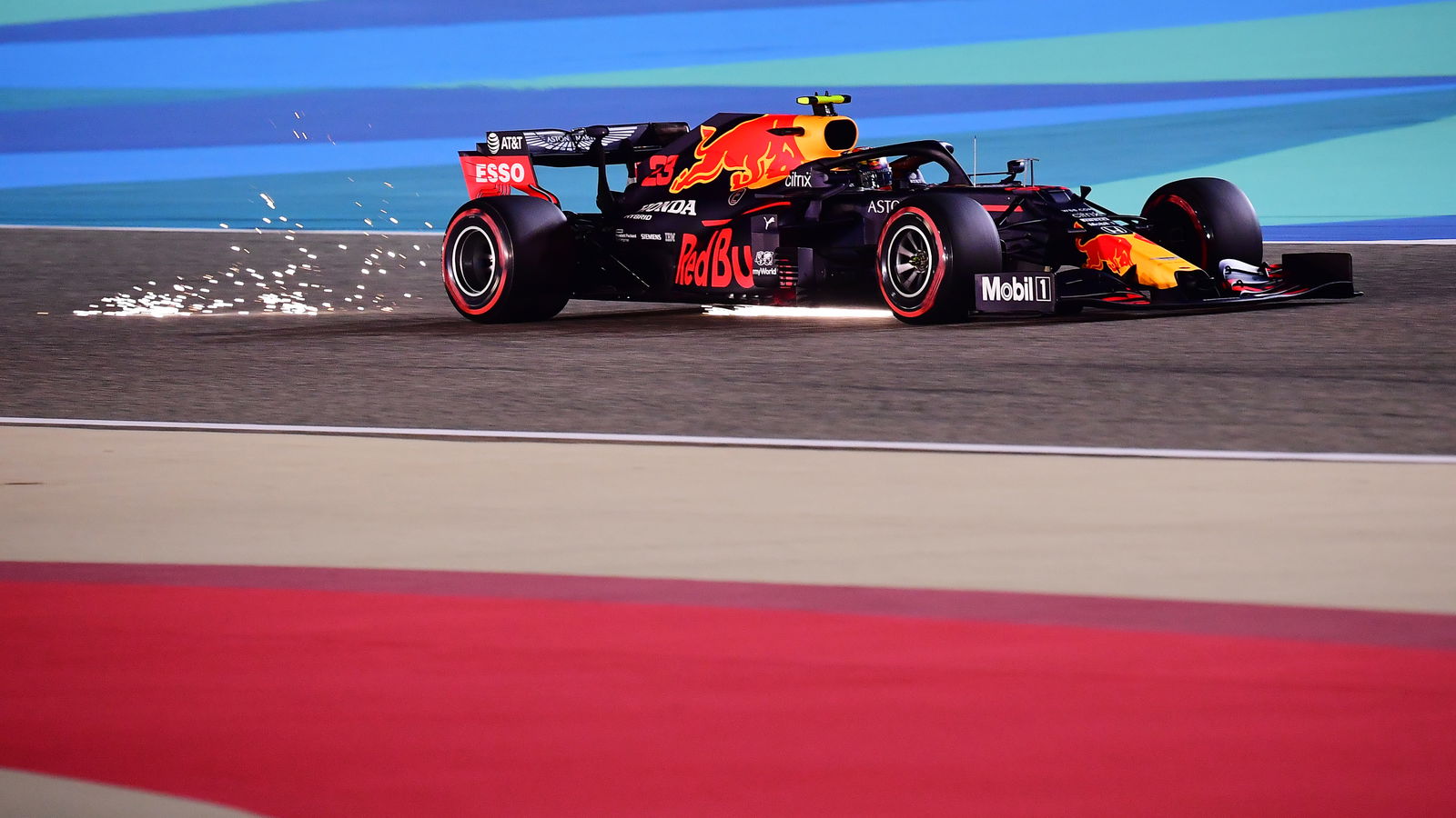 Albon ingin menjadi 'duri di bagian belakang Mercedes' setelah pulihnya F1 GP Bahrain