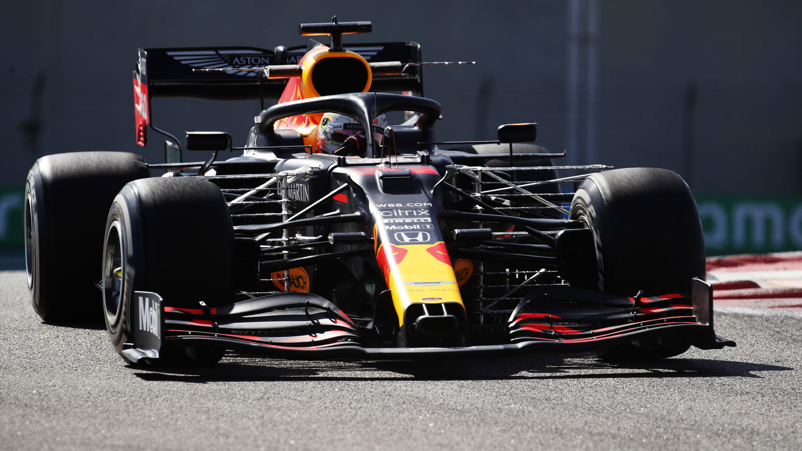 Verstappen memuncaki latihan pertama GP Abu Dhabi saat Hamilton kembali