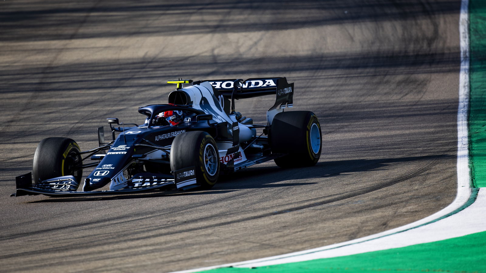 TONTON: Aksi Pertama AlphaTauri AT02 di Sirkuit Imola