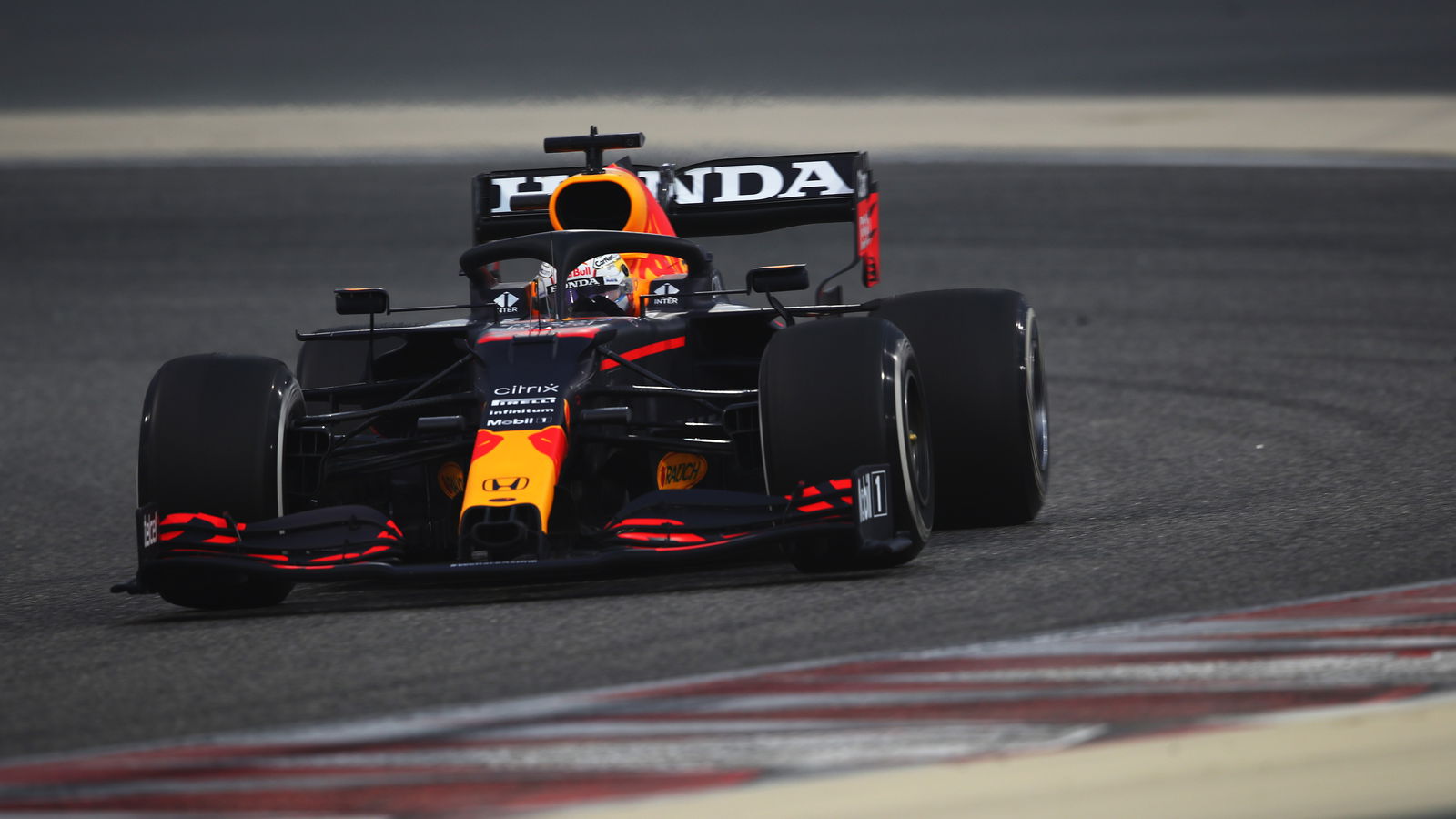 Max Verstappen Teratas di Hari Pertama Tes F1, Mercedes Kesulitan