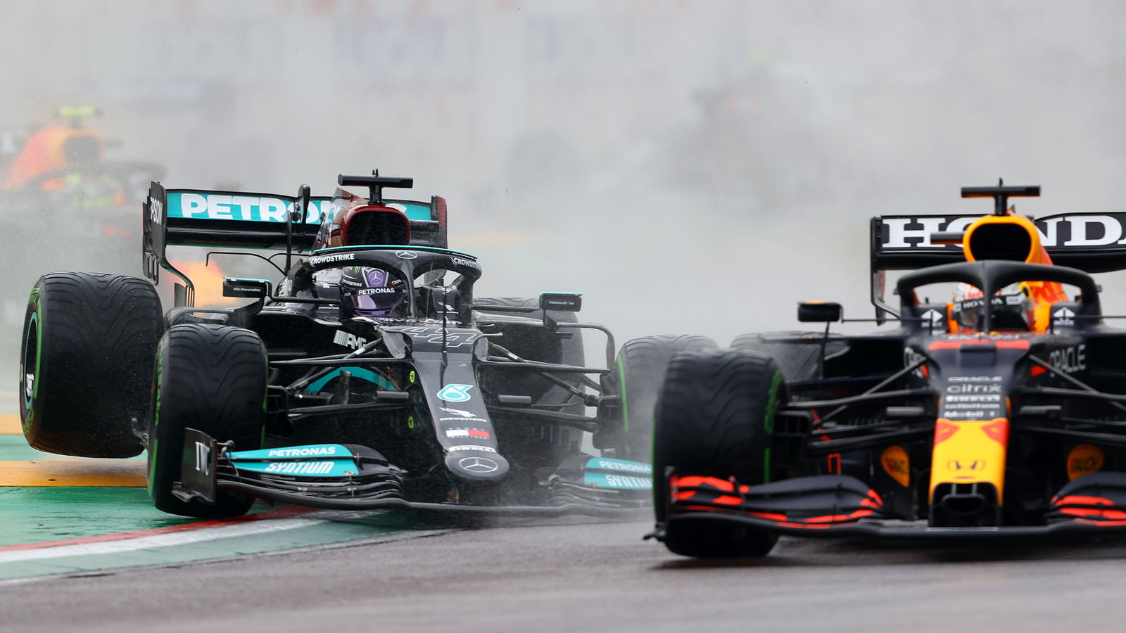 Red Bull akan 'memberikan tekanan sebanyak mungkin pada Hamilton' dalam pertarungan ketat F1