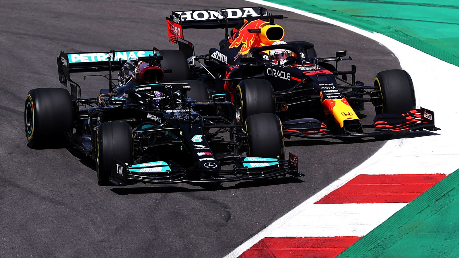 Lewis Hamilton dan Max Verstappen Sepakat 'Main Bersih' Saat Balapan