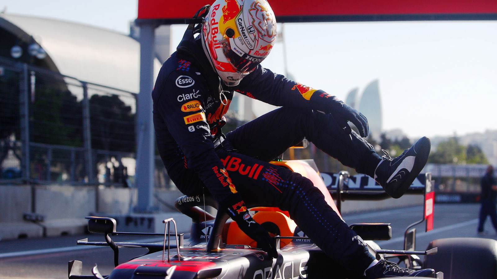 Verstappen frustrated by “stupid” Baku F1 qualifying after missing pole