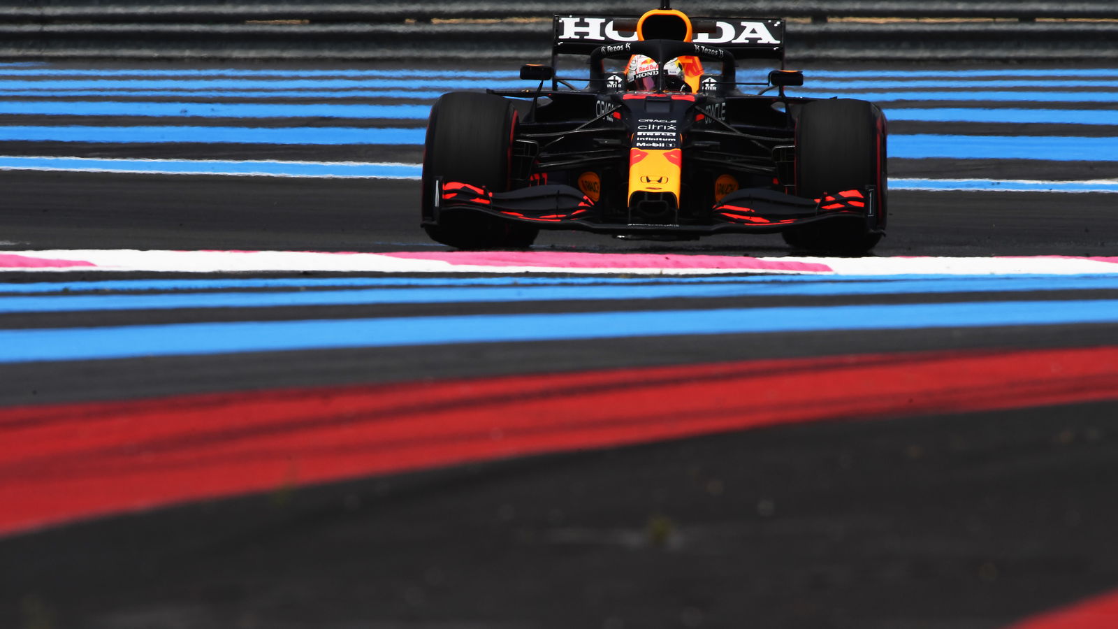 Verstappen sets blistering pace to pull 0.7s clear in final practice