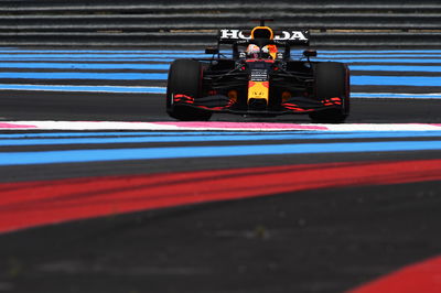 Verstappen sets blistering pace to pull 0.7s clear in final practice