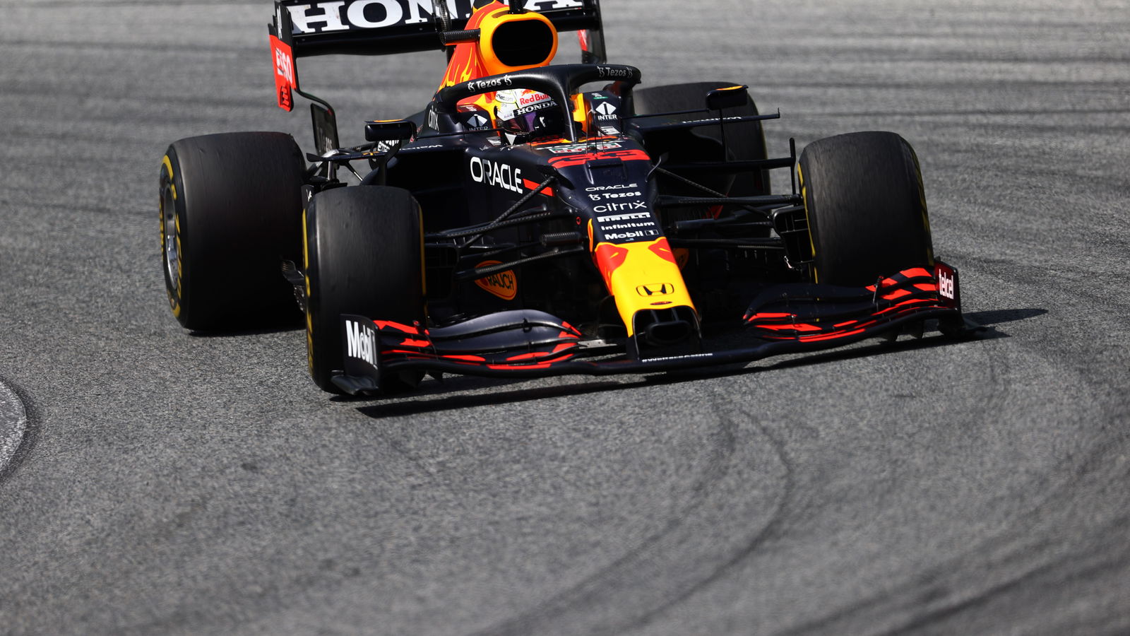 Bagaimana Bahan Pokok Kosmetik Mendongkrak Performa Red Bull