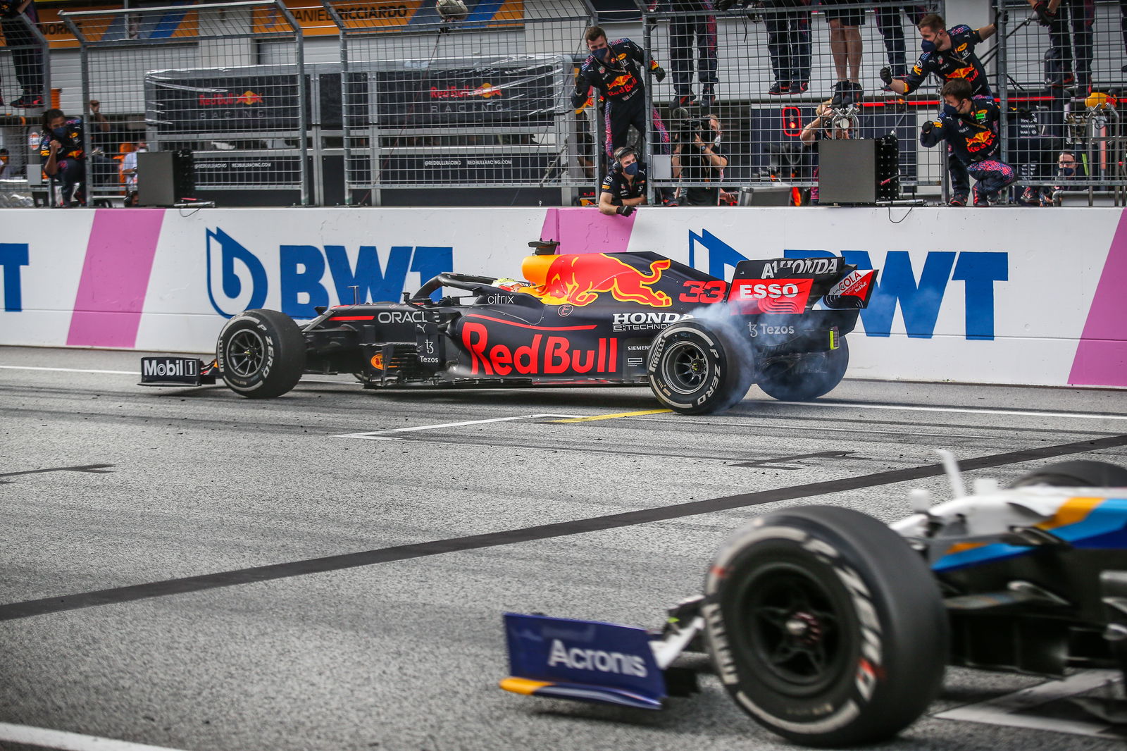 Alonso: FIA should focus on policing F1 track limits, not Verstappen’s burnouts
