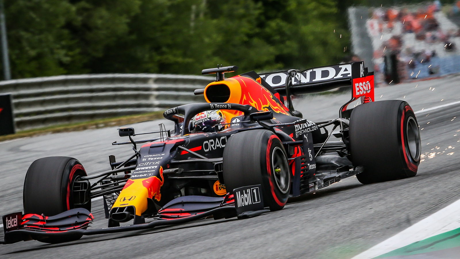 Verstappen half a second clear of Mercedes in final practice