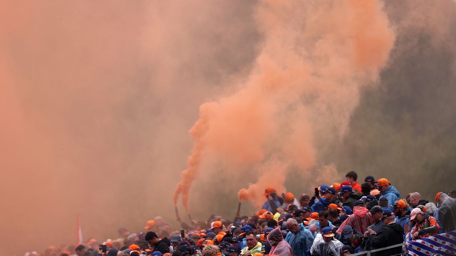 F1 drivers urge Dutch GP fans to keep flare use to a minimum