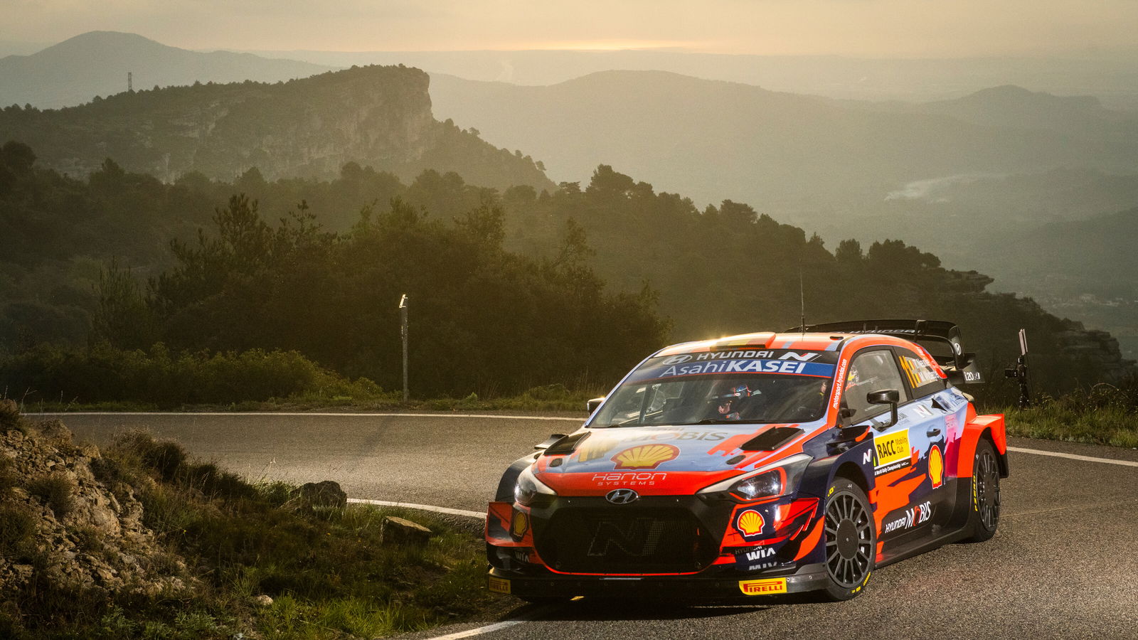 Neuville in command at Rally Spain as Evans falters