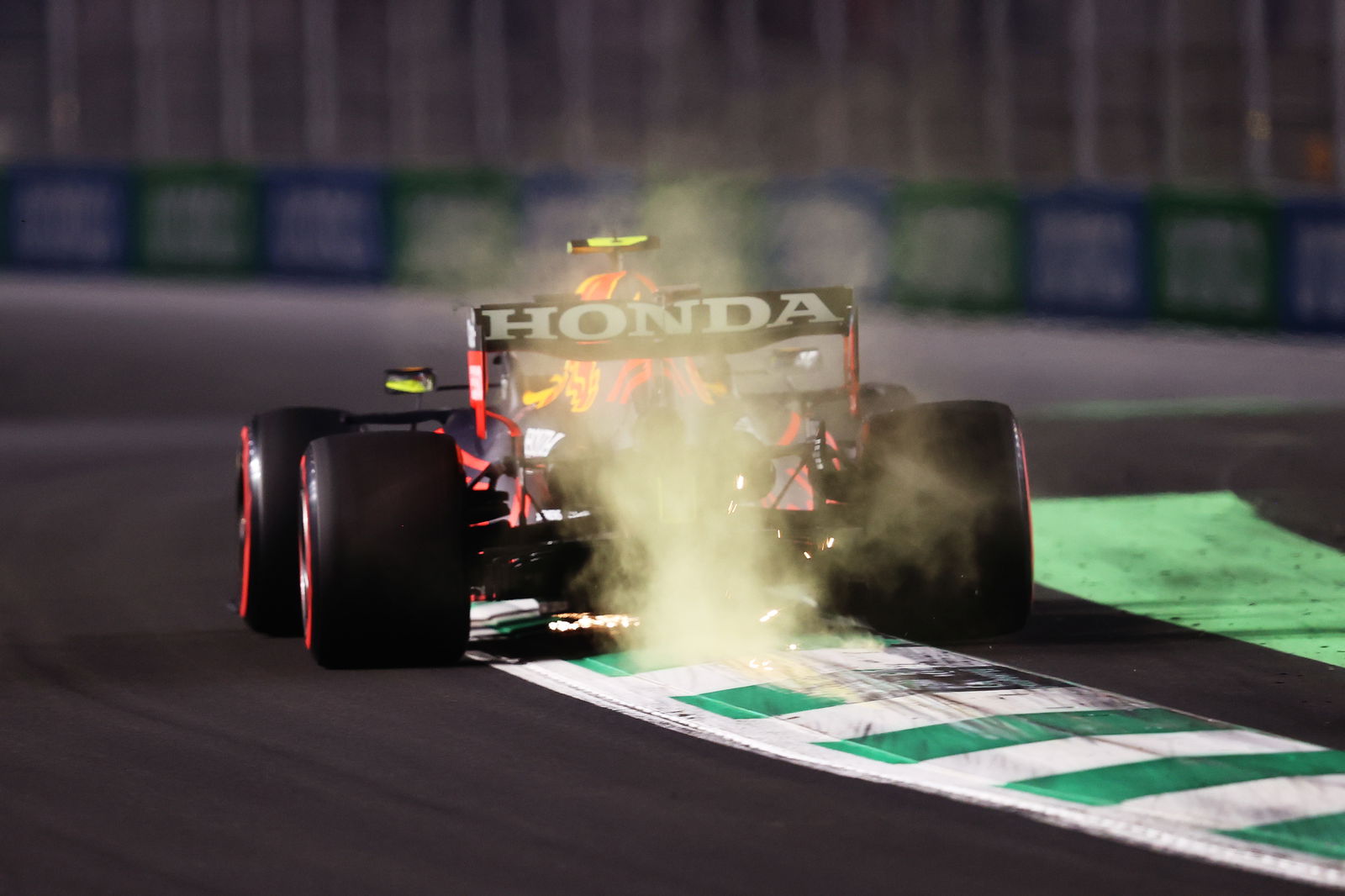 Verstappen avoids F1 gearbox change and grid penalty