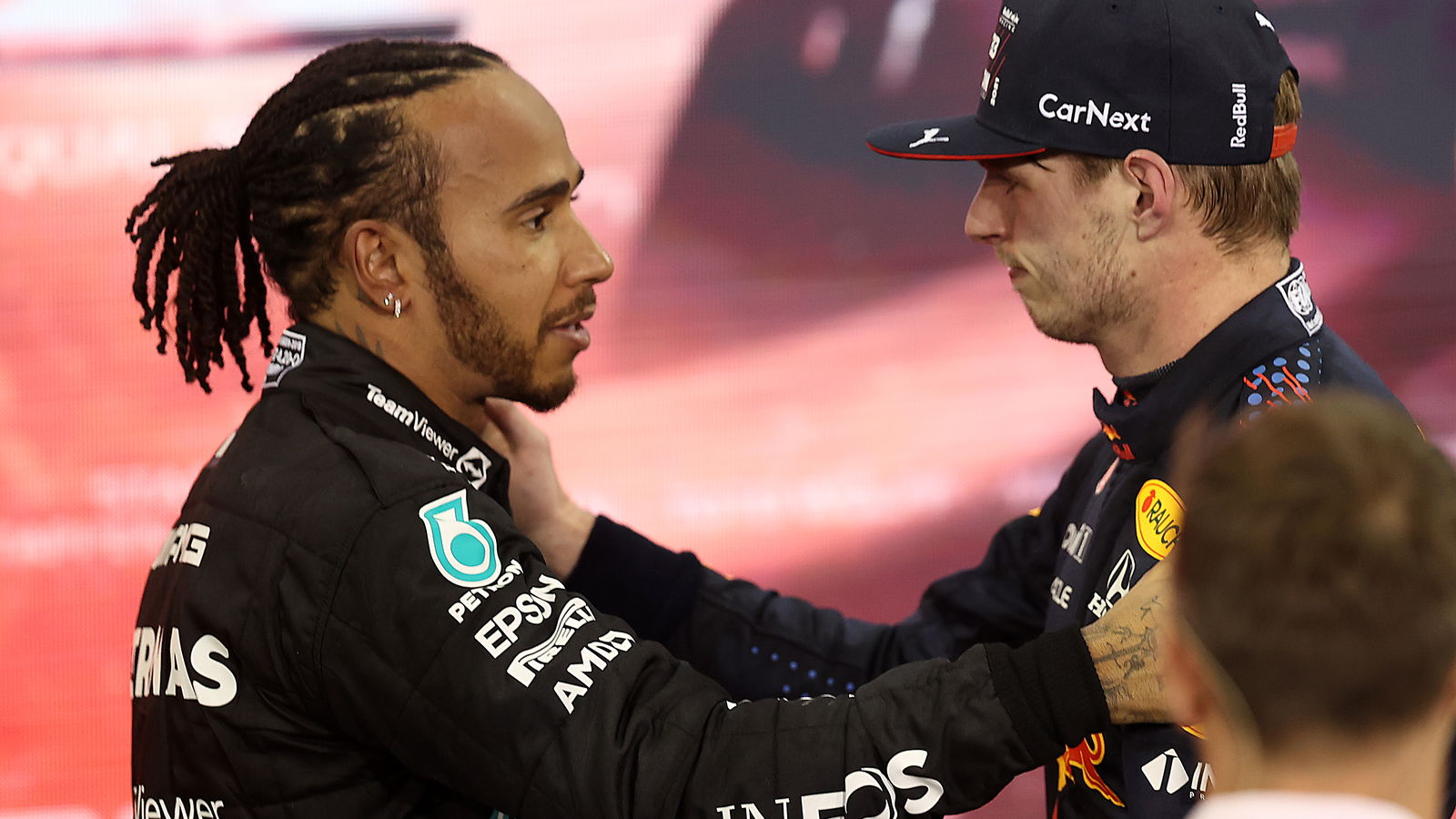 Verstappen Tunjukan Simpati untuk Hamilton setelah Kehilangan Gelar